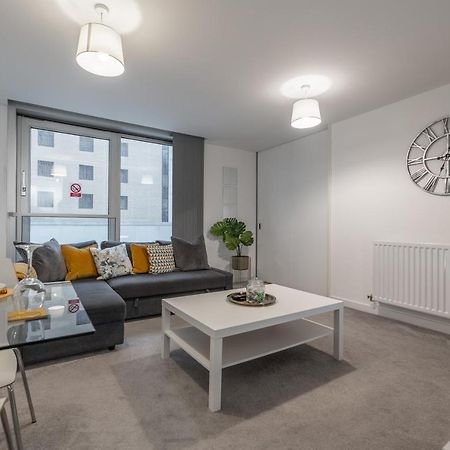 Modern 1 Bed In Central Mk, Free Parking, Smart Tv, Manhattan House By Valore Property Services Милтън Кейнс Екстериор снимка