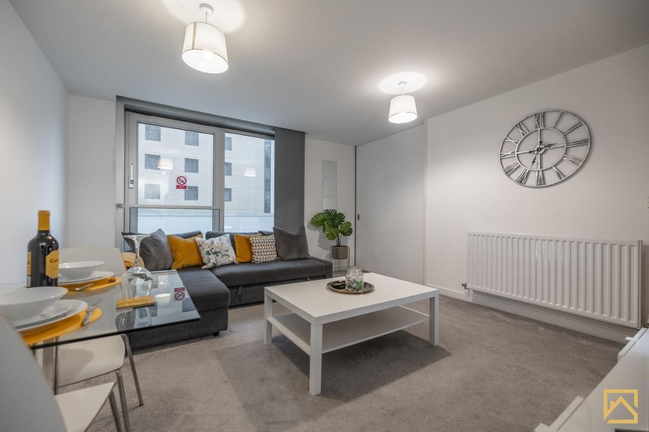 Modern 1 Bed In Central Mk, Free Parking, Smart Tv, Manhattan House By Valore Property Services Милтън Кейнс Екстериор снимка