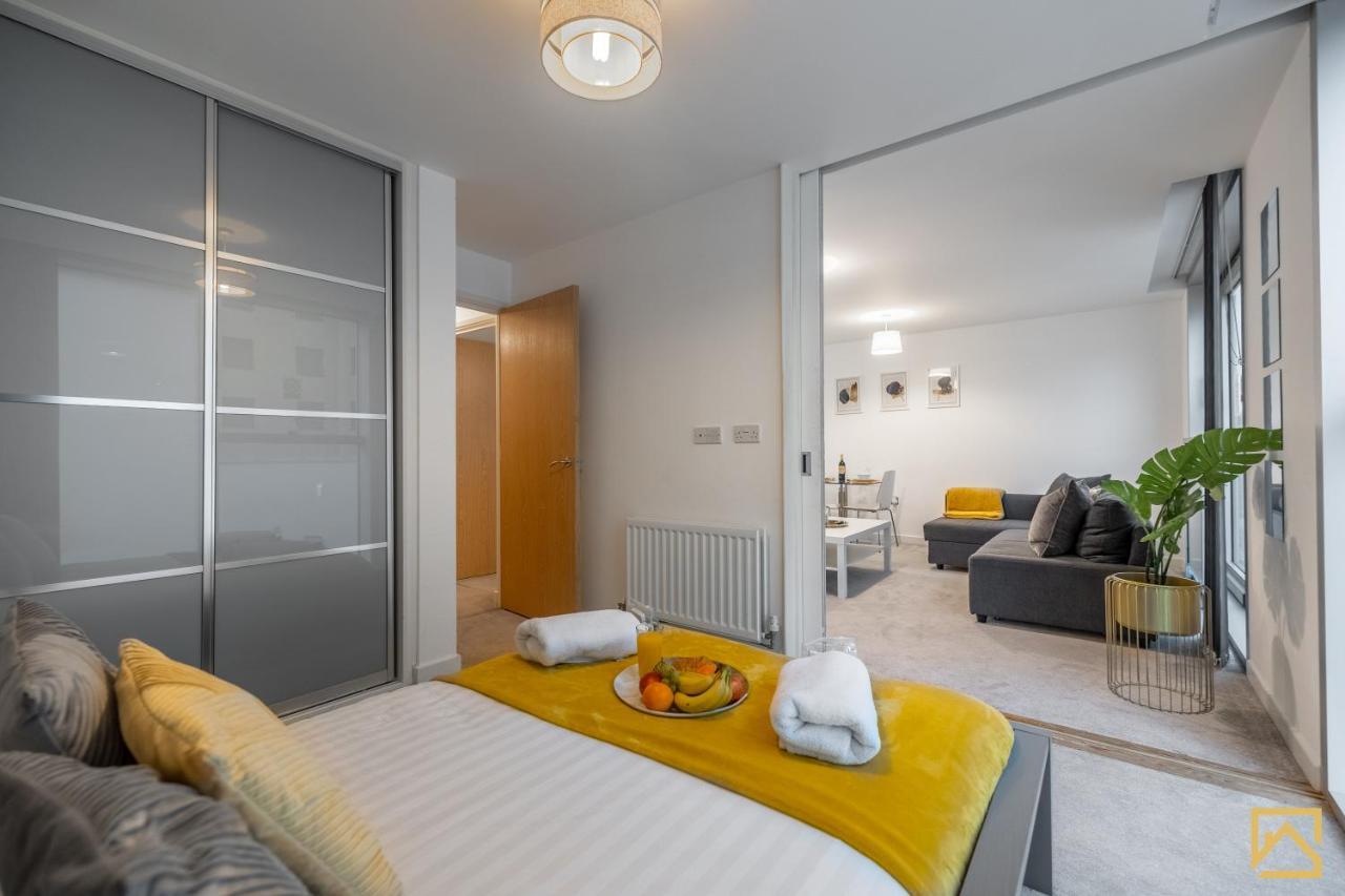 Modern 1 Bed In Central Mk, Free Parking, Smart Tv, Manhattan House By Valore Property Services Милтън Кейнс Екстериор снимка