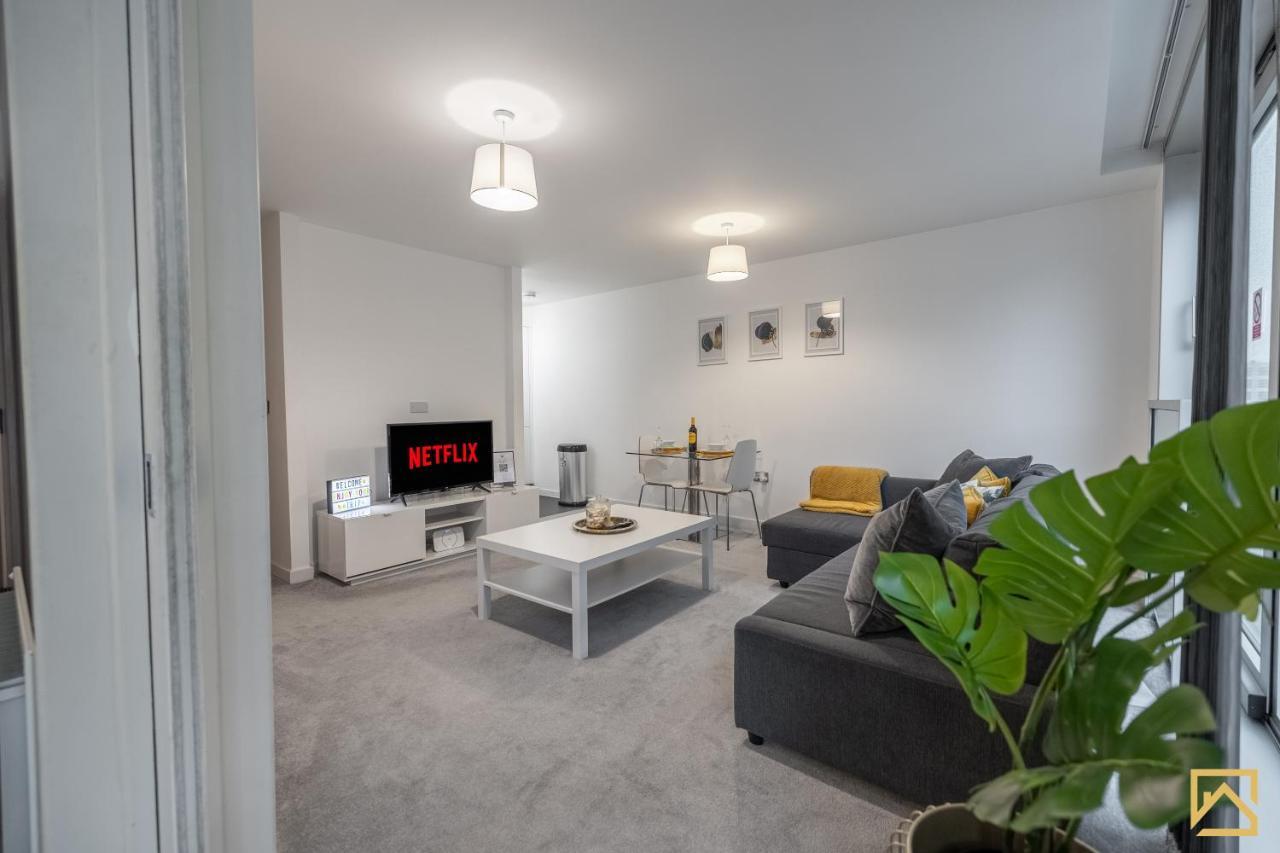 Modern 1 Bed In Central Mk, Free Parking, Smart Tv, Manhattan House By Valore Property Services Милтън Кейнс Екстериор снимка