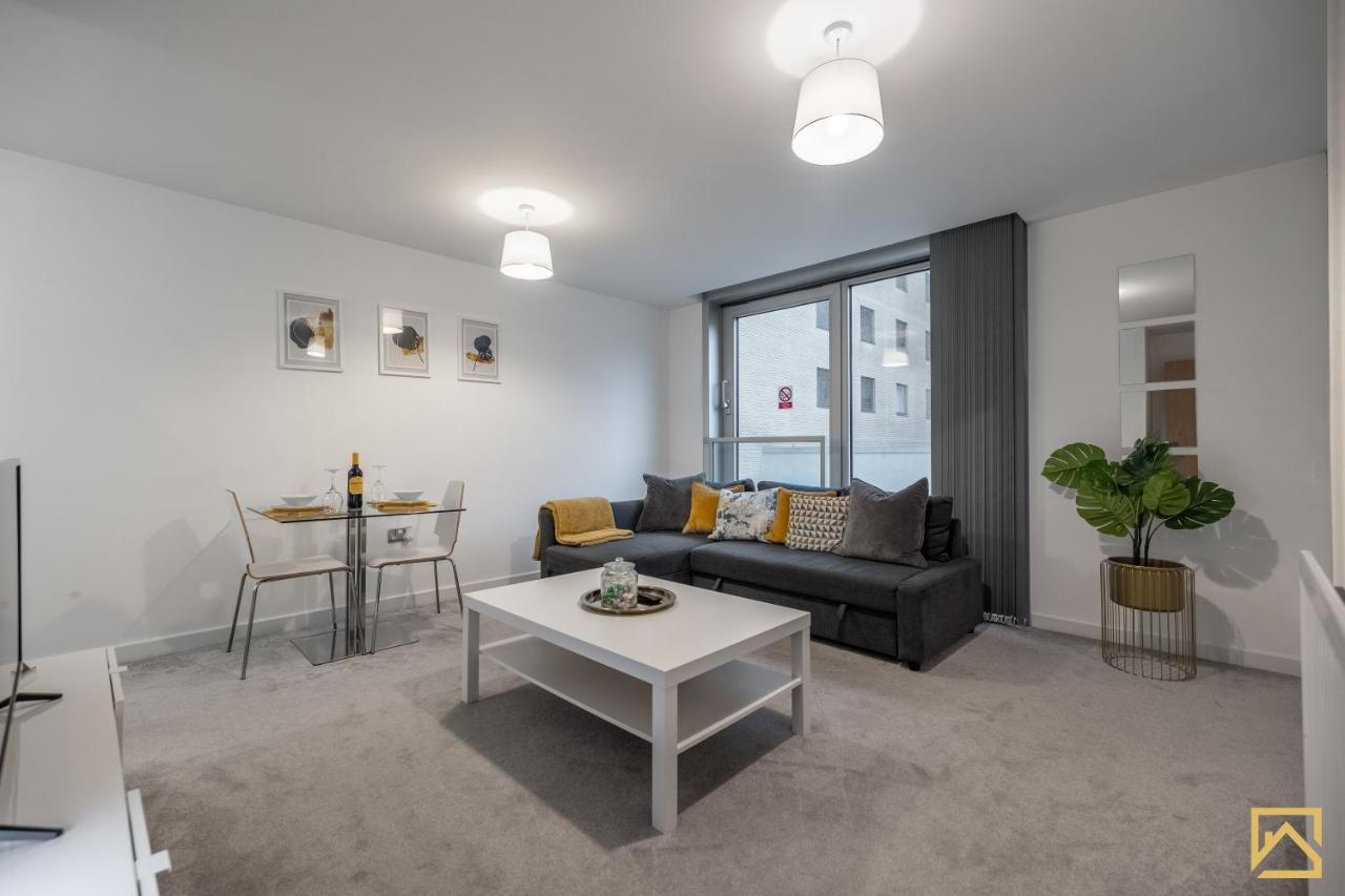 Modern 1 Bed In Central Mk, Free Parking, Smart Tv, Manhattan House By Valore Property Services Милтън Кейнс Екстериор снимка