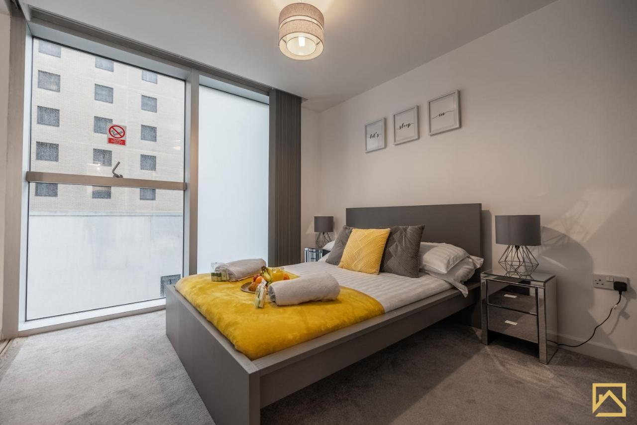 Modern 1 Bed In Central Mk, Free Parking, Smart Tv, Manhattan House By Valore Property Services Милтън Кейнс Екстериор снимка